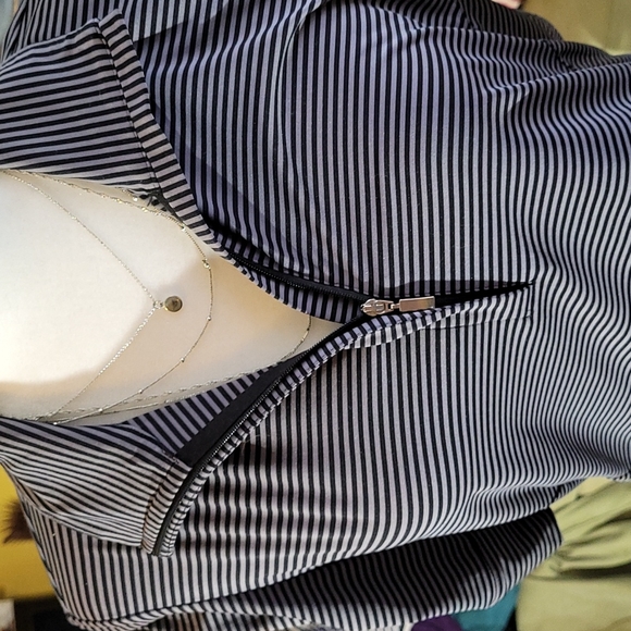 Nike Golf ⛳️ dri fit slim-forming polo. Stretchy. - Picture 2 of 12